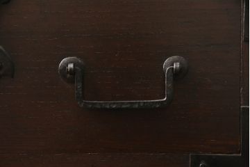 船箪笥を綺麗に再生!高品質リペアを施し、金具を補修、鍵を制作。殺虫のために燻蒸作業。