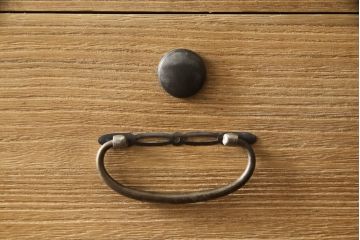 3段重ね桐箪笥を綺麗に再生!既存の砥の粉を洗浄後に蜜蝋ワックスで木地仕上げ。