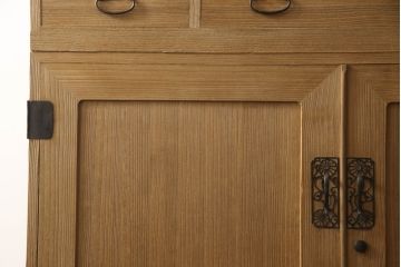 3段重ね桐箪笥を綺麗に再生!既存の砥の粉を洗浄後に蜜蝋ワックスで木地仕上げ。