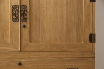 3段重ね桐箪笥を綺麗に再生!既存の砥の粉を洗浄後に蜜蝋ワックスで木地仕上げ。