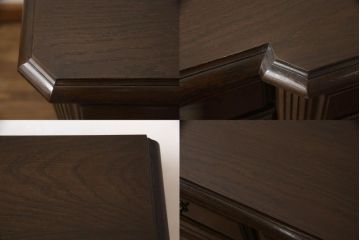 食器棚を収納棚とサイドボードにリメイク!上段はオーク材の天板と台輪を取り付け、照明をLEDに変更。下段は上段の天板を移設・表面にオーク材の突板を張り替え。