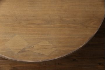 テーブルを使いやすくリメイク!天板を剥離し色ムラを取り除いて埋木。収納棚を撤去し、新たに脚を取り付け。
