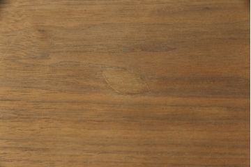 テーブルを使いやすくリメイク!天板を剥離し色ムラを取り除いて埋木。収納棚を撤去し、新たに脚を取り付け。