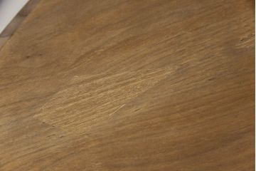 テーブルを使いやすくリメイク!天板を剥離し色ムラを取り除いて埋木。収納棚を撤去し、新たに脚を取り付け。