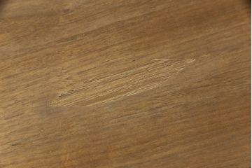 テーブルを使いやすくリメイク!天板を剥離し色ムラを取り除いて埋木。収納棚を撤去し、新たに脚を取り付け。
