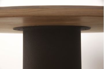 テーブルを使いやすくリメイク!天板を剥離し色ムラを取り除いて埋木。収納棚を撤去し、新たに脚を取り付け。