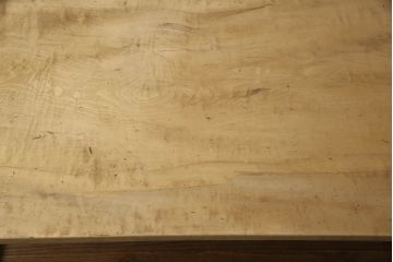 テーブルの脚を取り替えてリメイク!高品質リペアを施し、既存の脚を鉄脚に交換。側面の突起はカットして、天板は塗装を剥離。