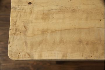 テーブルの脚を取り替えてリメイク!高品質リペアを施し、既存の脚を鉄脚に交換。側面の突起はカットして、天板は塗装を剥離。