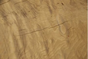 テーブルの脚を取り替えてリメイク!高品質リペアを施し、既存の脚を鉄脚に交換。側面の突起はカットして、天板は塗装を剥離。