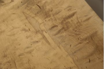 テーブルの脚を取り替えてリメイク!高品質リペアを施し、既存の脚を鉄脚に交換。側面の突起はカットして、天板は塗装を剥離。