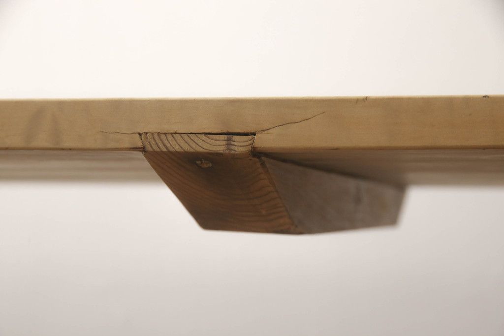 テーブルの脚を取り替えてリメイク!高品質リペアを施し、既存の脚を鉄脚に交換。側面の突起はカットして、天板は塗装を剥離。