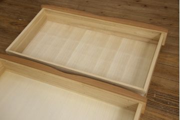 整理箪笥を上下に分けて2つの箪笥にリメイク!上段には台輪を取り付け。下段は同デザインの別の箪笥の天板を移設。
