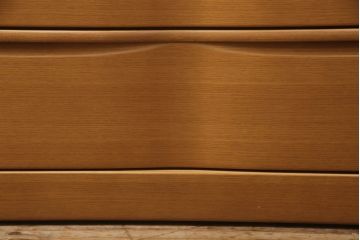 整理箪笥を上下に分けて2つの箪笥にリメイク!上段には台輪を取り付け。下段は同デザインの別の箪笥の天板を移設。