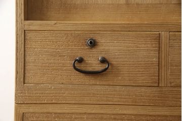 3段重ね桐箪笥を綺麗に再生!クリーニングを施し、可動部分の調整、接合部分の締め直し施工。クリアワックスで仕上げ。
