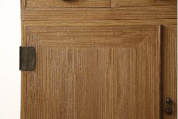 3段重ね桐箪笥を綺麗に再生!クリーニングを施し、可動部分の調整、接合部分の締め直し施工。クリアワックスで仕上げ。