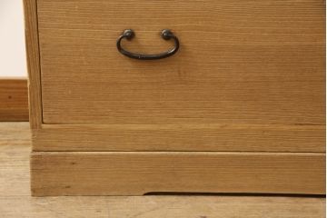 3段重ね桐箪笥を綺麗に再生!クリーニングを施し、可動部分の調整、接合部分の締め直し施工。クリアワックスで仕上げ。