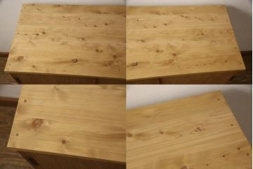 3段重ね桐箪笥を2つのチェストにリメイク!上下段を合わせてひとつのチェストに変更。ヒノキ材の天板を取り付け、台輪を外し新たに脚を追加。中段もヒノキ材の天板と脚を取り付け。全て自然な木地色仕上げ。