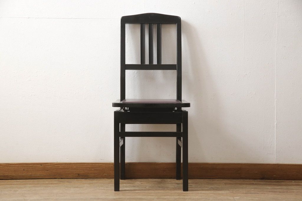 ピアノ椅子を綺麗に再生!高品質リペアを施し、色が剥げたり擦れている個所を再塗装。