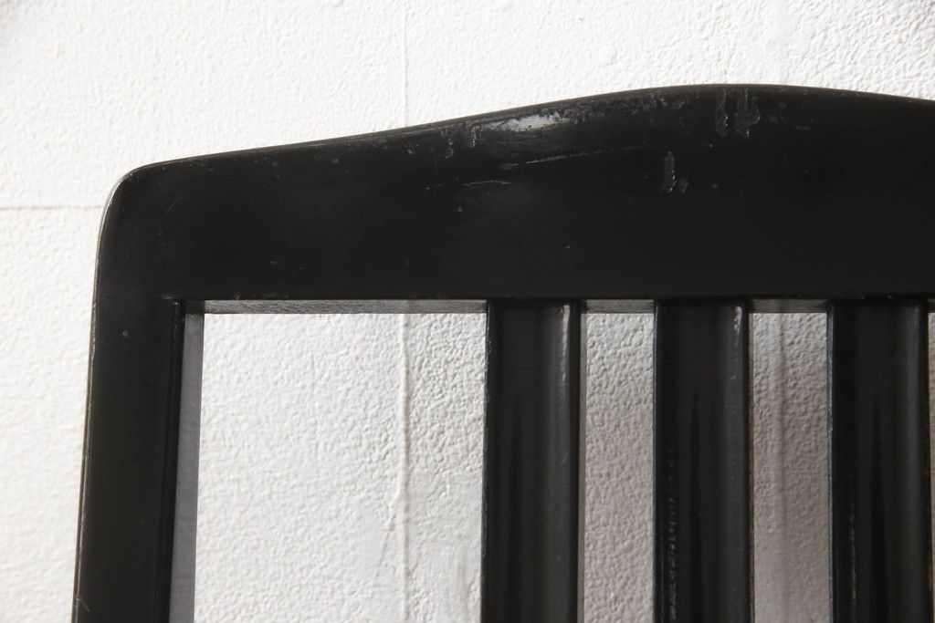 ピアノ椅子を綺麗に再生!高品質リペアを施し、色が剥げたり擦れている個所を再塗装。