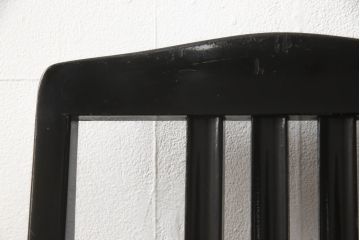 ピアノ椅子を綺麗に再生!高品質リペアを施し、色が剥げたり擦れている個所を再塗装。