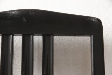 ピアノ椅子を綺麗に再生!高品質リペアを施し、色が剥げたり擦れている個所を再塗装。