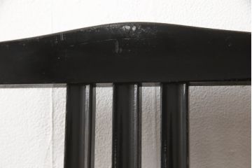 ピアノ椅子を綺麗に再生!高品質リペアを施し、色が剥げたり擦れている個所を再塗装。