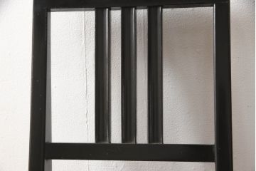 ピアノ椅子を綺麗に再生!高品質リペアを施し、色が剥げたり擦れている個所を再塗装。