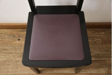 ピアノ椅子を綺麗に再生!高品質リペアを施し、色が剥げたり擦れている個所を再塗装。