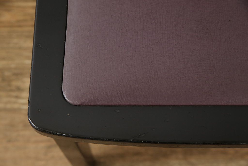 ピアノ椅子を綺麗に再生!高品質リペアを施し、色が剥げたり擦れている個所を再塗装。