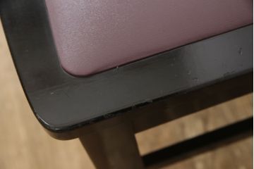 ピアノ椅子を綺麗に再生!高品質リペアを施し、色が剥げたり擦れている個所を再塗装。