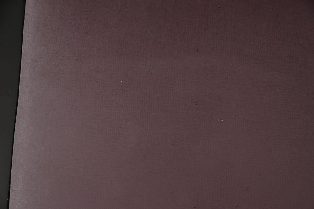 ピアノ椅子を綺麗に再生!高品質リペアを施し、色が剥げたり擦れている個所を再塗装。