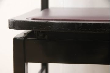 ピアノ椅子を綺麗に再生!高品質リペアを施し、色が剥げたり擦れている個所を再塗装。