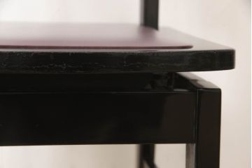 ピアノ椅子を綺麗に再生!高品質リペアを施し、色が剥げたり擦れている個所を再塗装。