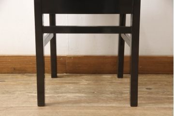 ピアノ椅子を綺麗に再生!高品質リペアを施し、色が剥げたり擦れている個所を再塗装。