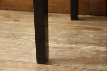 ピアノ椅子を綺麗に再生!高品質リペアを施し、色が剥げたり擦れている個所を再塗装。