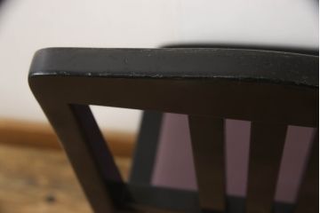 ピアノ椅子を綺麗に再生!高品質リペアを施し、色が剥げたり擦れている個所を再塗装。