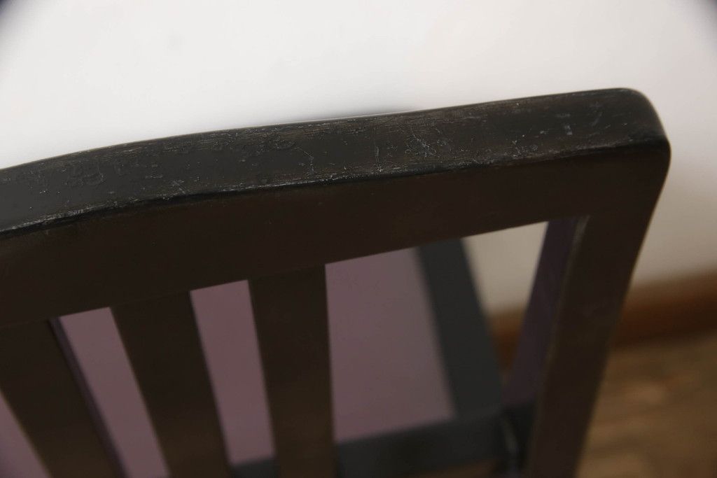 ピアノ椅子を綺麗に再生!高品質リペアを施し、色が剥げたり擦れている個所を再塗装。