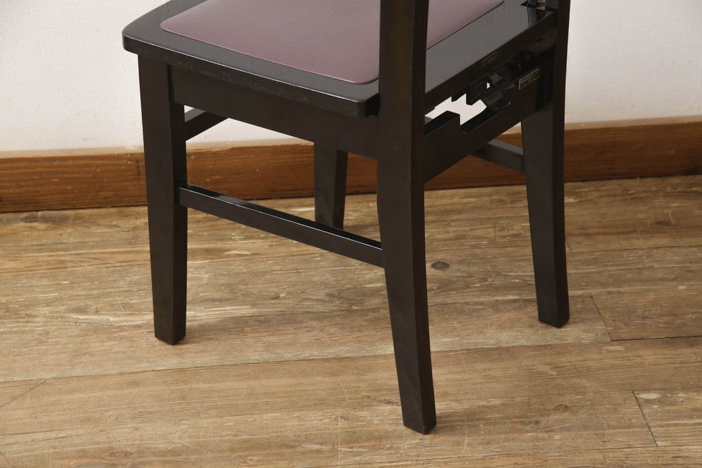 ピアノ椅子を綺麗に再生!高品質リペアを施し、色が剥げたり擦れている個所を再塗装。