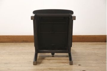 ピアノ椅子を綺麗に再生!高品質リペアを施し、色が剥げたり擦れている個所を再塗装。