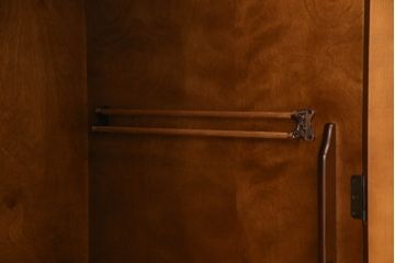 ワードローブを使いやすいサイズにリメイク!ご希望に合わせて横幅を小さくリサイズ。左側板も移設して小ぶりなワードローブに。