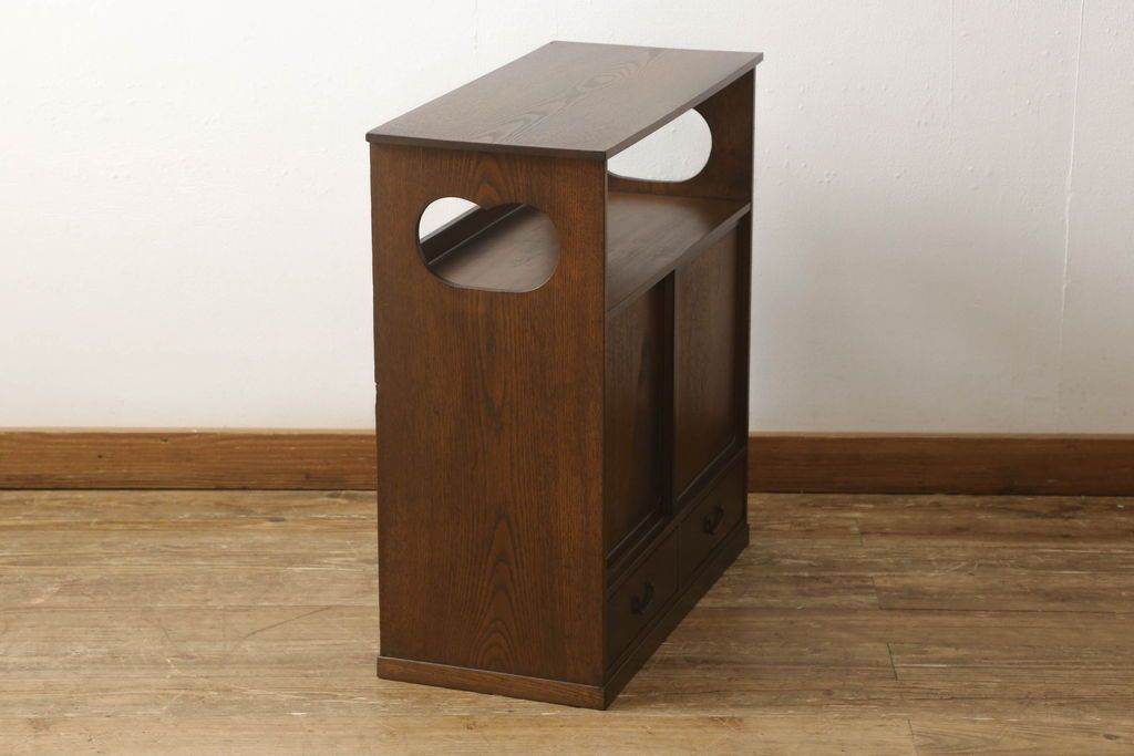 収納棚を綺麗に再生!高品質リペアを施し、既存の棚を撤去、新たに棚板を制作。ワントーン落ち着いた色に着色仕上げ。