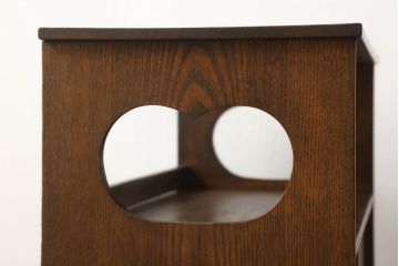 収納棚を綺麗に再生!高品質リペアを施し、既存の棚を撤去、新たに棚板を制作。ワントーン落ち着いた色に着色仕上げ。