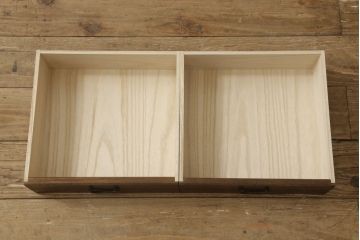 収納棚を綺麗に再生!高品質リペアを施し、既存の棚を撤去、新たに棚板を制作。ワントーン落ち着いた色に着色仕上げ。