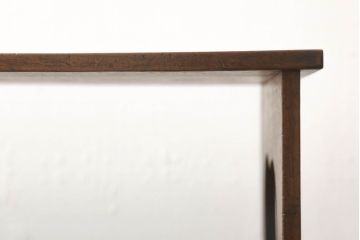 収納棚を綺麗に再生!高品質リペアを施し、既存の棚を撤去、新たに棚板を制作。ワントーン落ち着いた色に着色仕上げ。