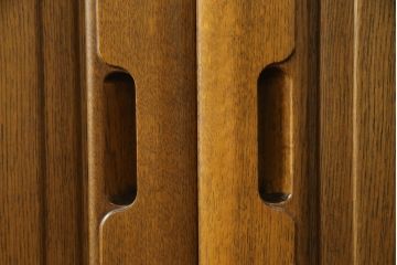 ワードローブを小さくリメイク!横幅を半分に、高さを内側の引き出し分低くリサイズ。ワントーン落ち着いた色に着色仕上げ。
