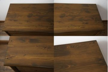 重ね箪笥を4つのチェストにリメイク!元の引き出しのセパレート部分を縦に分割。それぞれ天板、側面、台輪を付けて小さなチェストに。ワントーン落ち着いた色に着色仕上げ。