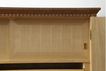 重ね箪笥の上段を低めの箪笥にリメイク!下段の台輪を移設し、ワントーン落ち着いた色に着色仕上げ。