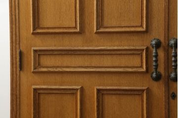 重ね箪笥の上段を低めの箪笥にリメイク!下段の台輪を移設し、ワントーン落ち着いた色に着色仕上げ。