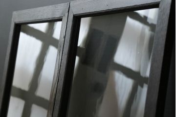 本箱の引き戸のガラスをゆらゆらガラスに交換!