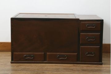 火鉢を綺麗に再生!高品質リペアを施し、天板蓋と銅板箱を新たに制作。木製取っ手を再現制作し、交換用の収納箱も用意。木部の塗装は剥離し濃い茶色に再塗装。